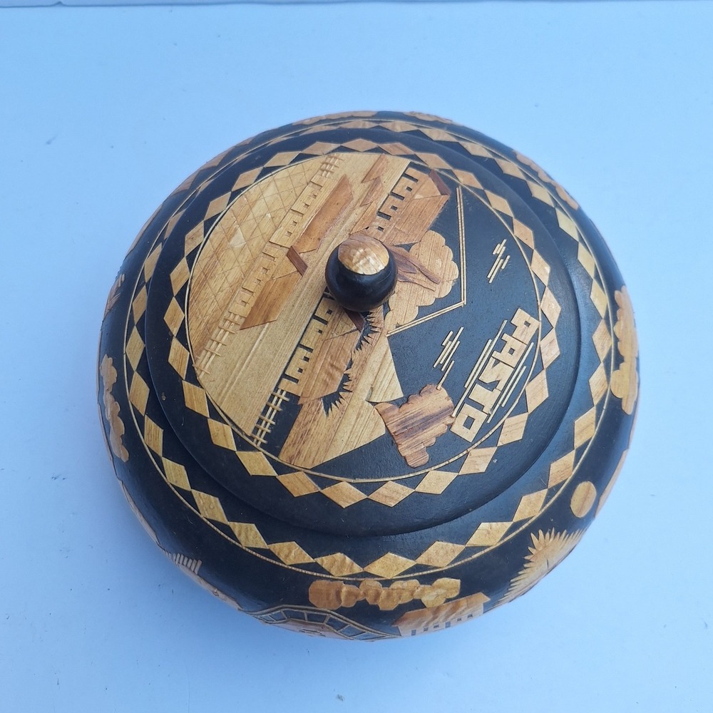 Vintage Barniz de Pasto Colombia Handcrafted Mopa Mopa Wooden Trinket Box